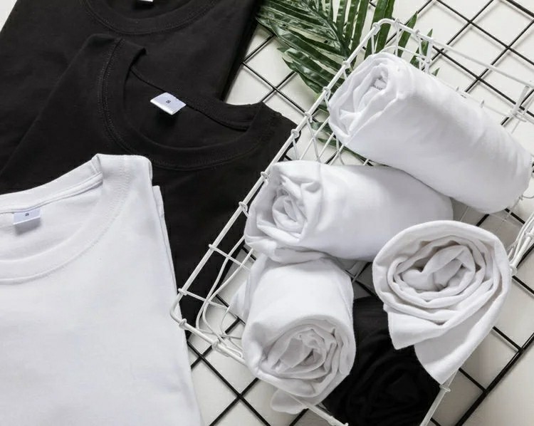 T-shirt in cotone retrò Y2K pe - Men Shoes Png recensione e prezzo